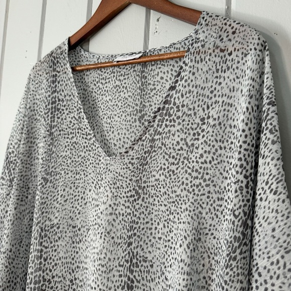 Adrienne  Oversized Top Kaftan V Neck Tunic Animal Print Chiffon Size Large - Picture 4 of 9